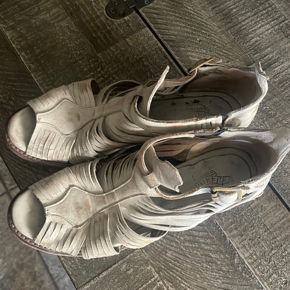 Freebird by Steven Arrow Heeled Sandal size 9 - Picture 2 of 13